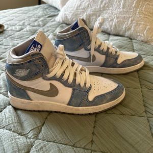 Mid top Jordan 1 Royal